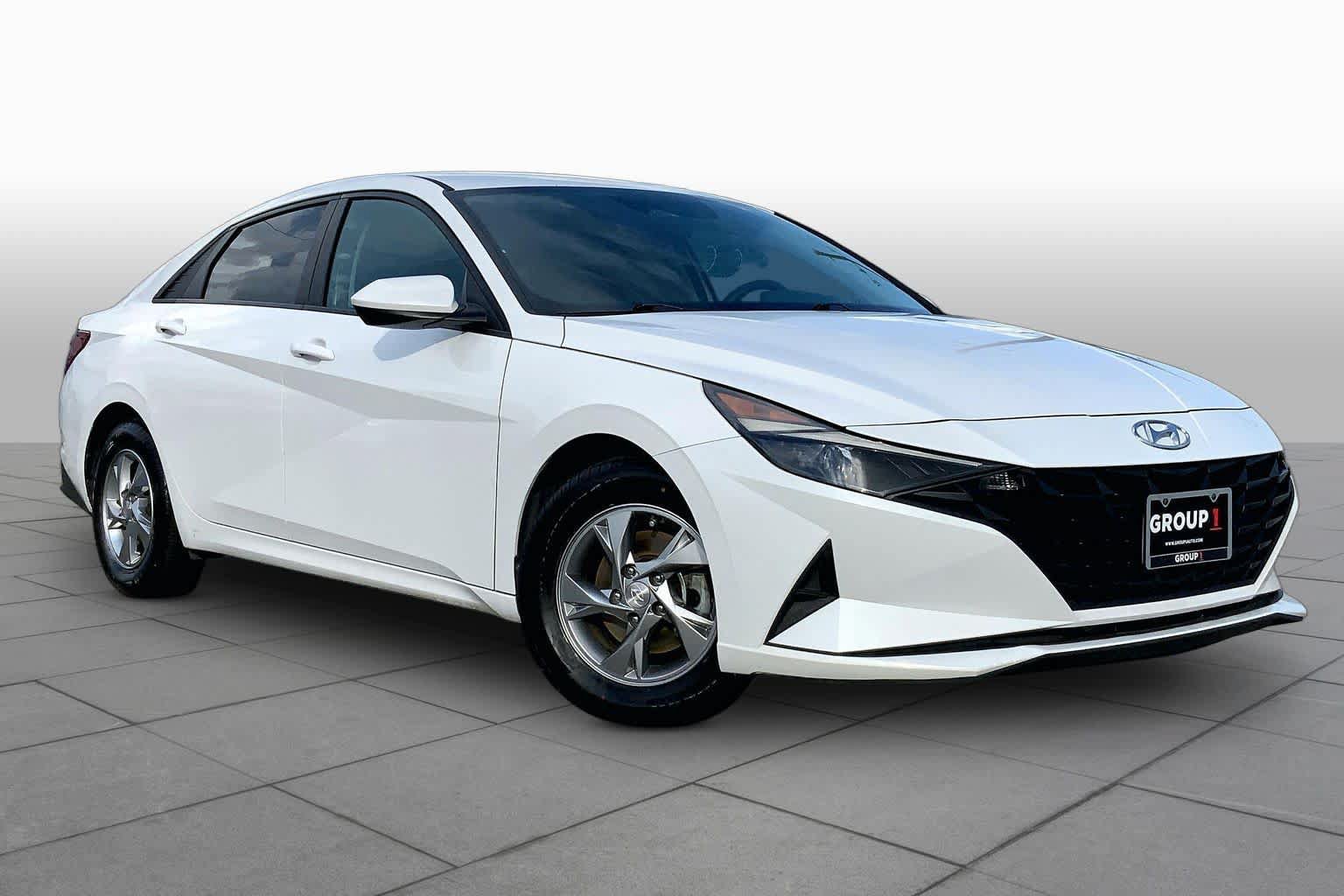 Used 2021 Hyundai Elantra SE FWD image 3