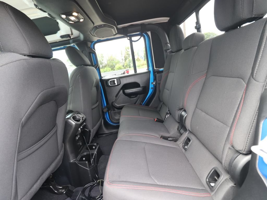 Used 2023 Jeep Gladiator Rubicon w/ LED Lighting Group AWD/4WD image 9