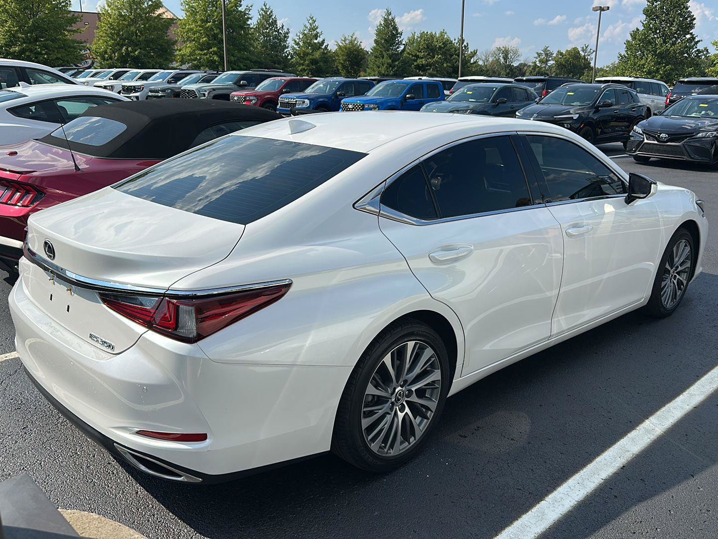 Used 2019 Lexus ES 350 w/ Premium Package FWD image 3