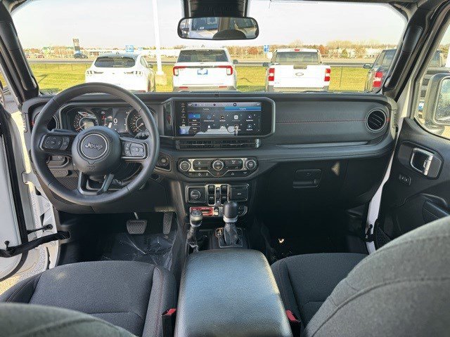 Used 2024 Jeep Wrangler Rubicon image 32