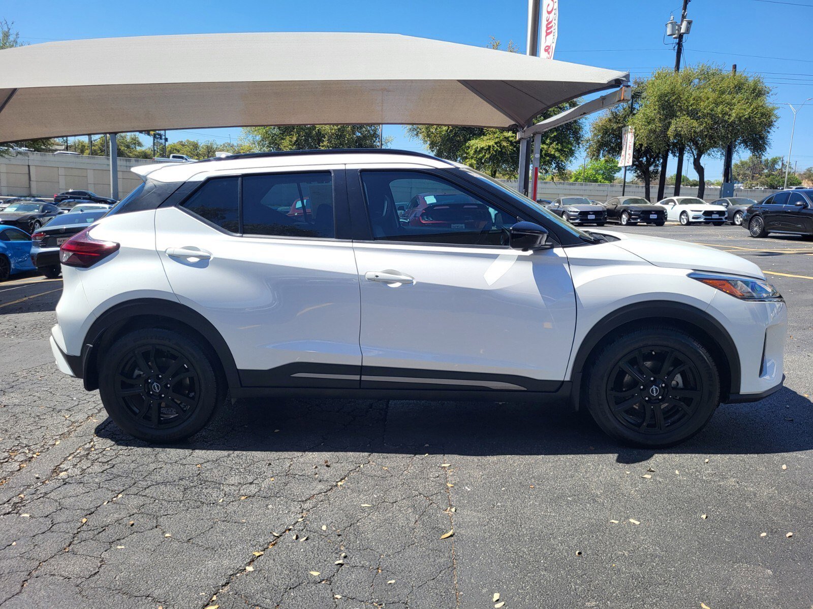Used 2023 Nissan Kicks SR w/ SR Premium Package image 2