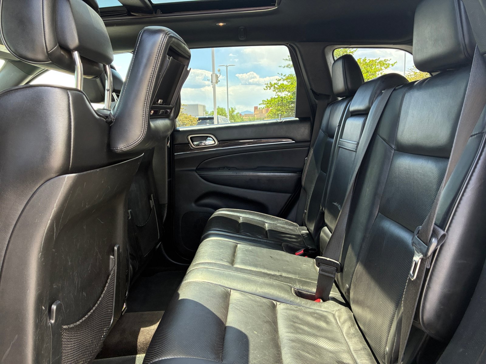 Used 2017 Jeep Grand Cherokee Overland w/ Jeep Active Safety Group AWD/4WD image 17