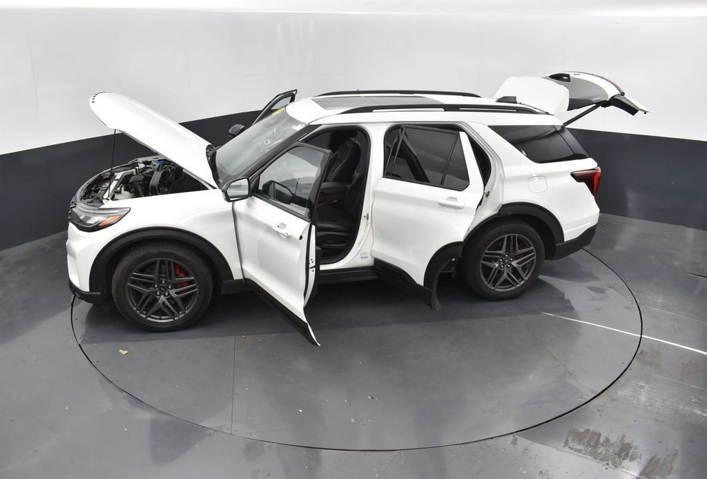 Certified 2025 Ford Explorer ST image 46