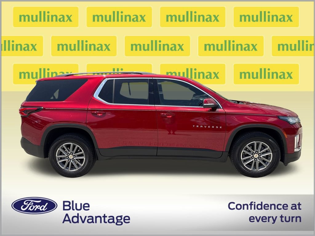 Used 2022 Chevrolet Traverse LT FWD image 2
