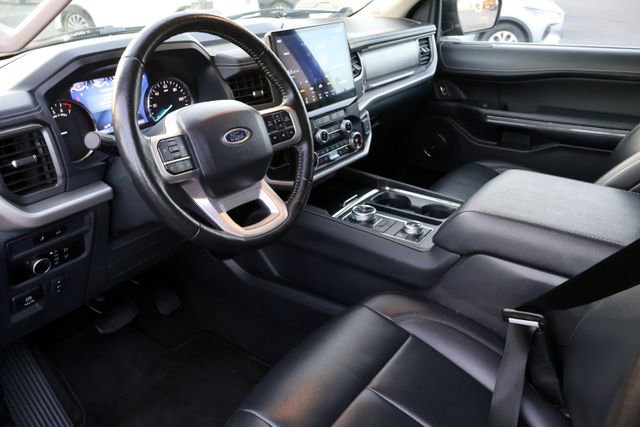 Certified 2023 Ford Expedition XLT image 3