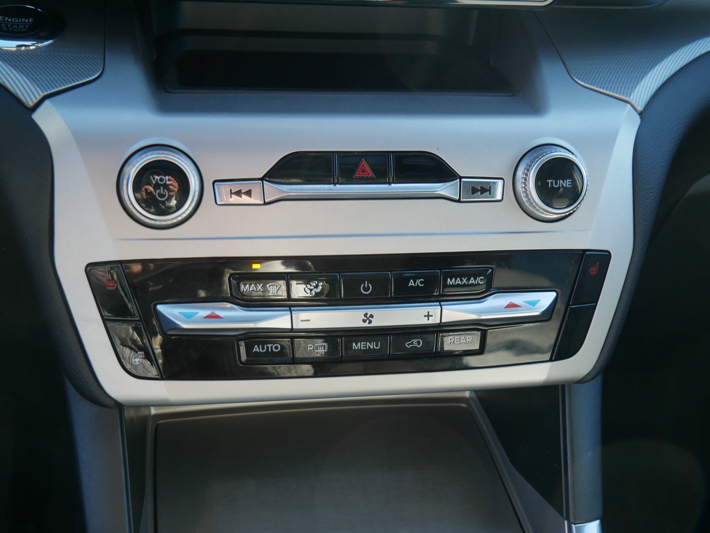 Certified 2022 Ford Explorer XLT w/ Equipment Group 202A image 23