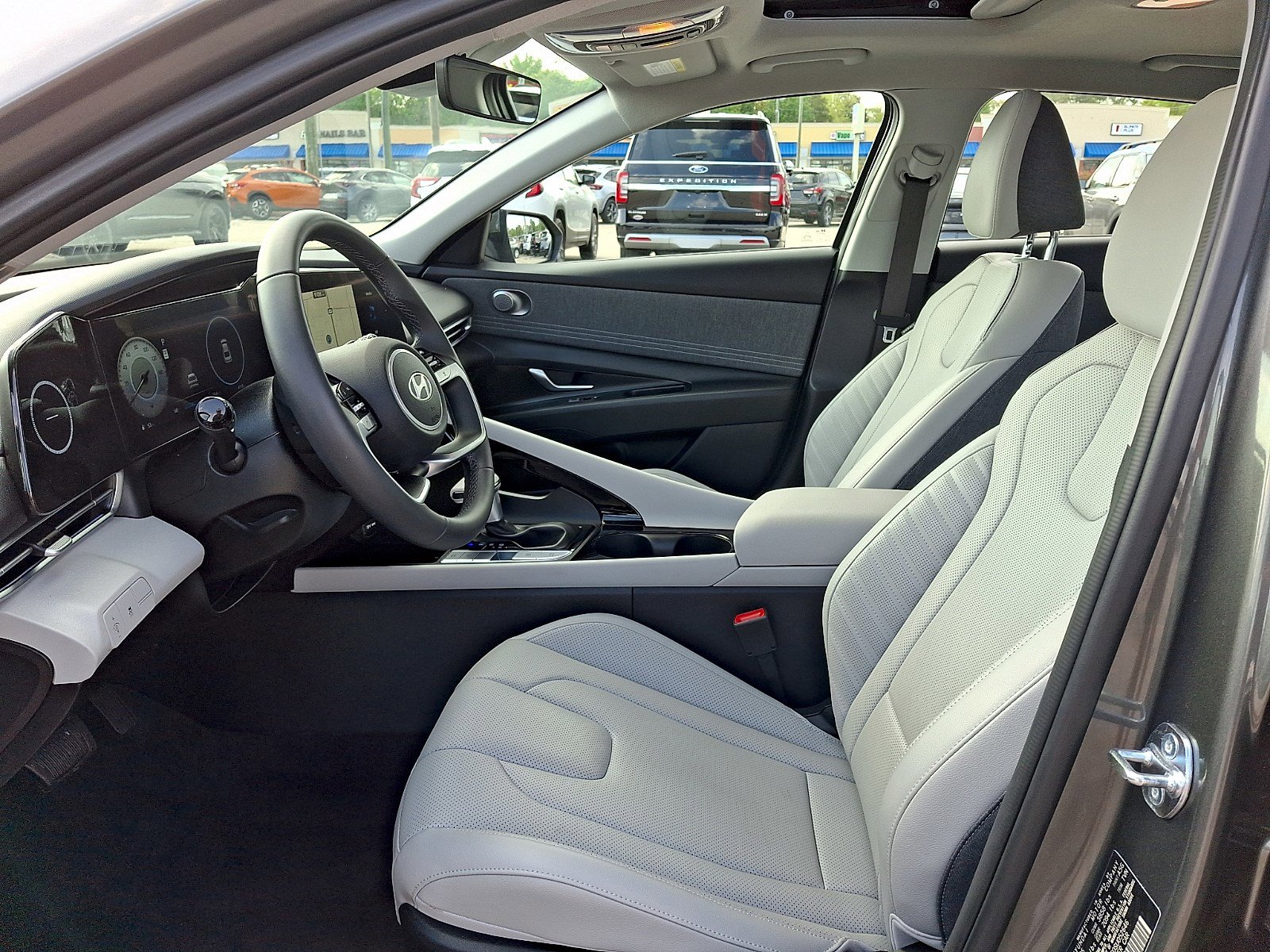 Used 2025 Hyundai Elantra Limited FWD image 12