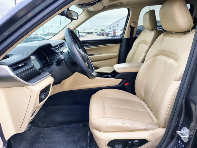 Used 2022 Jeep Grand Cherokee Limited AWD/4WD image 11