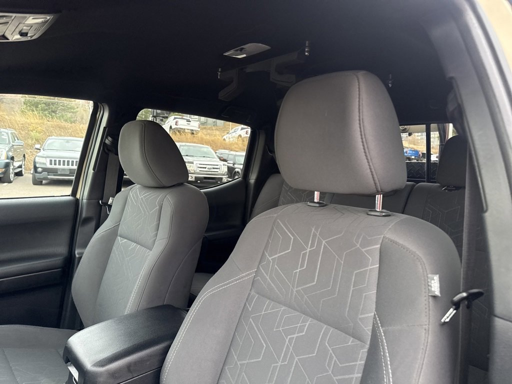 Used 2017 Toyota Tacoma TRD Off-Road image 16