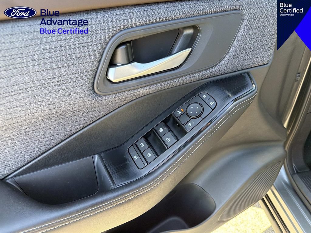 Used 2023 Nissan Rogue SV FWD image 17