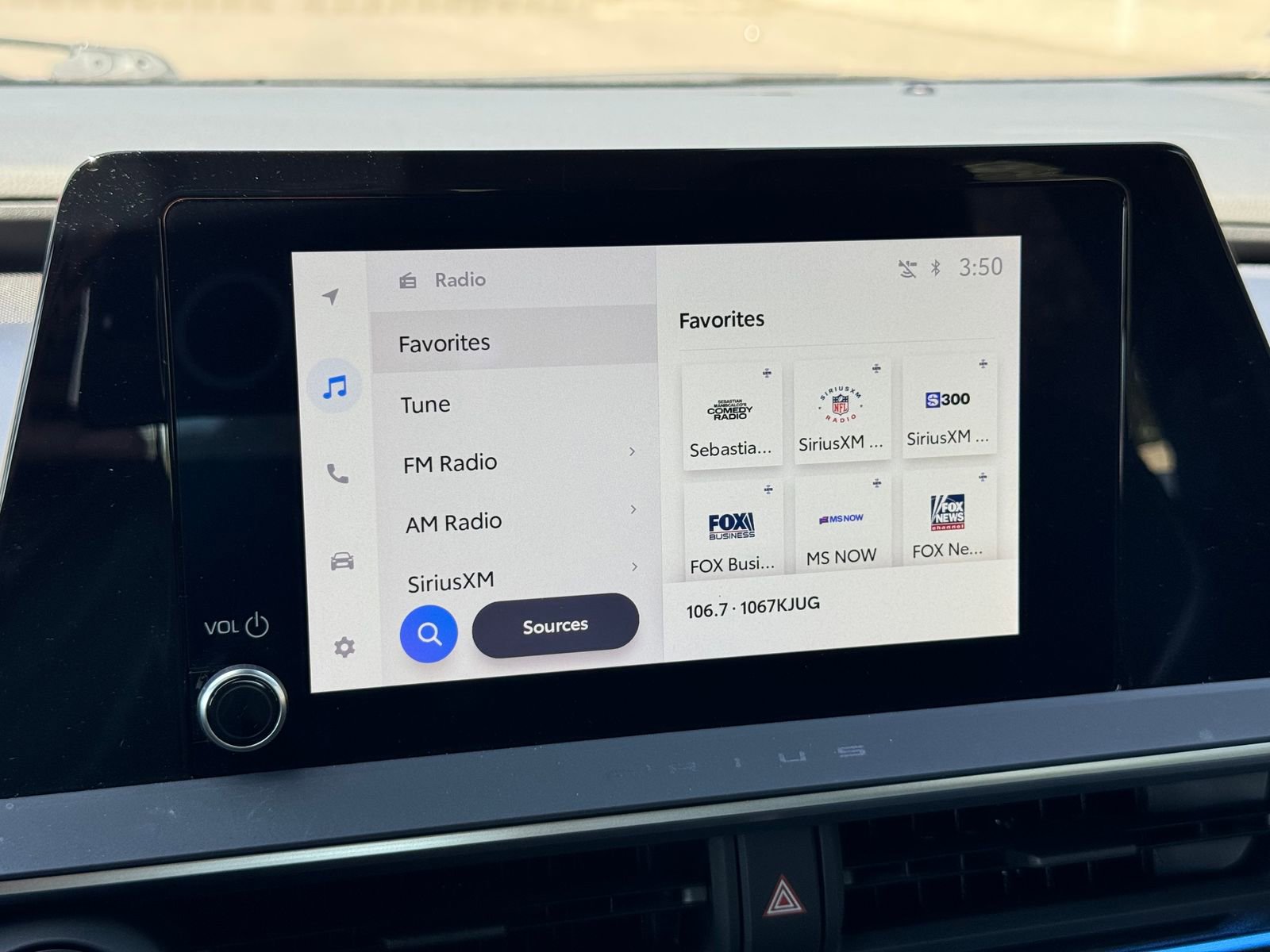 Used 2024 Toyota Prius XLE FWD image 21