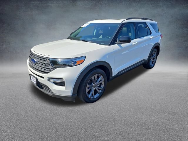 Certified 2023 Ford Explorer XLT w/ Equipment Group 202A AWD/4WD image 3