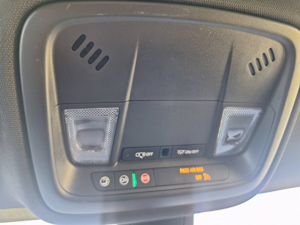 Used 2023 Chevrolet Traverse LT FWD image 13