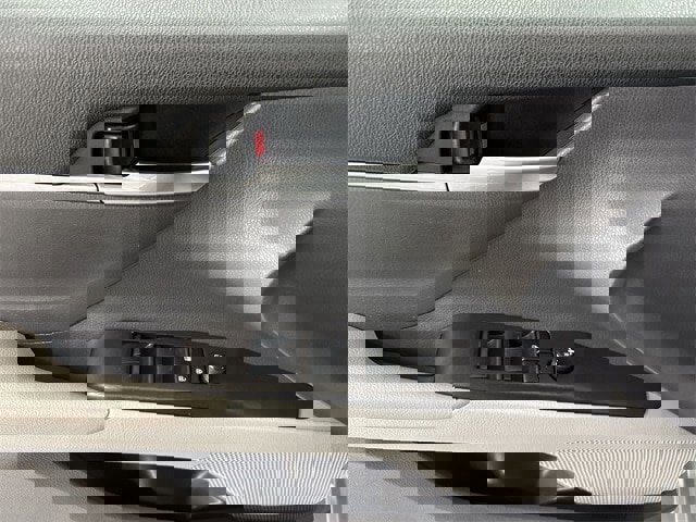 Used 2024 Toyota Camry LE image 4