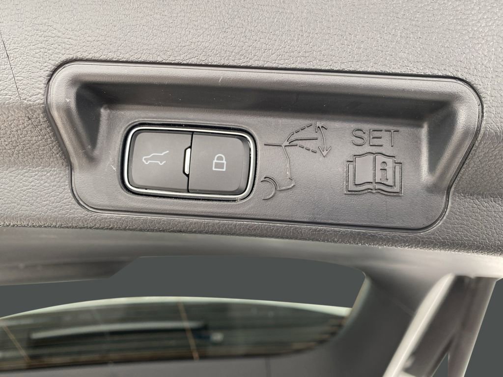 Certified 2025 Ford Explorer Platinum image 19