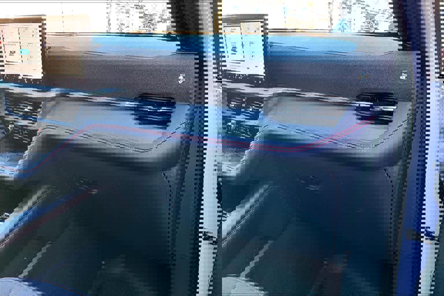 Certified 2025 Ford Explorer ST-Line w/ Premium Package image 24