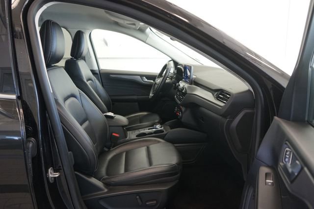 Certified 2021 Ford Escape Titanium image 24