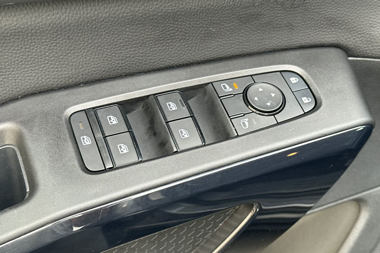 Used 2025 Nissan Pathfinder S FWD image 14