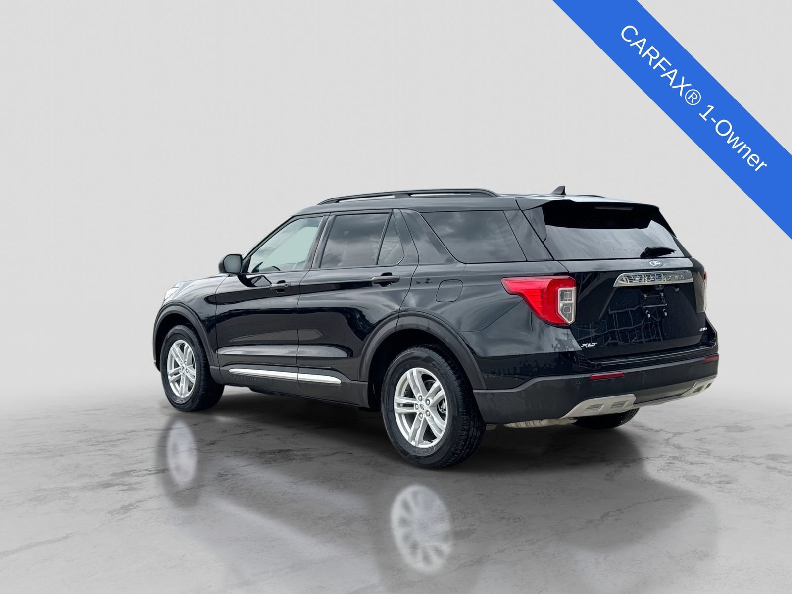 Certified 2023 Ford Explorer XLT w/ Equipment Group 202A AWD/4WD image 5