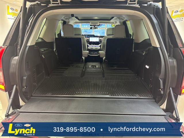 Certified 2025 Ford Expedition Platinum w/ Driver's Package AWD/4WD image 26