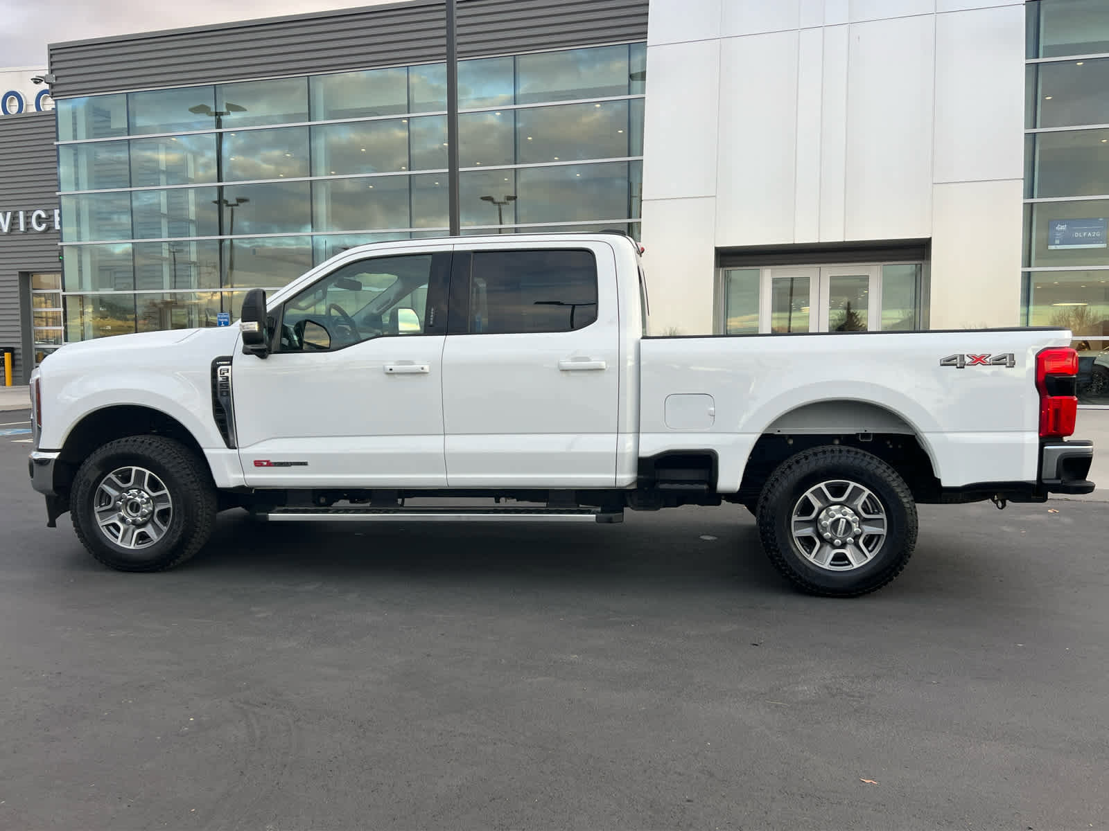 Certified 2024 Ford F350 Lariat image 3