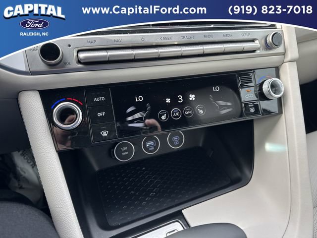 Used 2025 Genesis G70 2.5T image 26