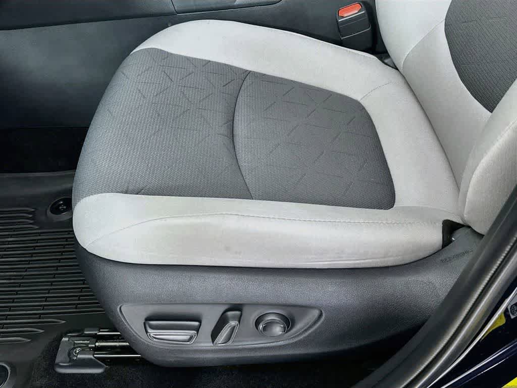 Used 2025 Toyota RAV4 XLE FWD image 29