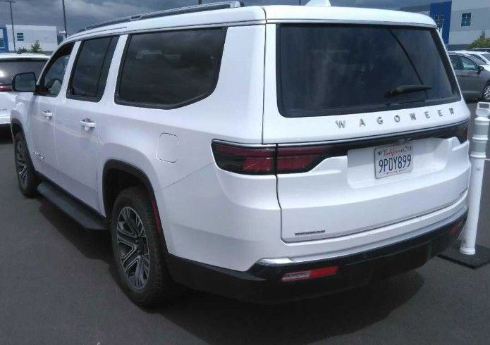 Used 2023 Jeep Wagoneer L Series II AWD/4WD image 5