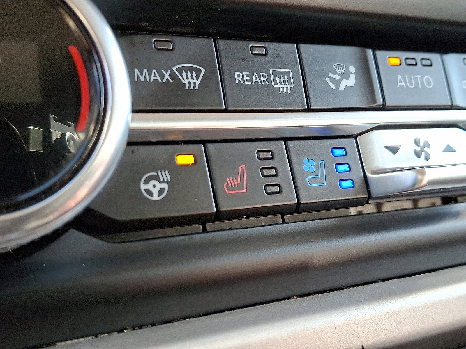 Certified 2024 Ford Expedition Max XLT image 26