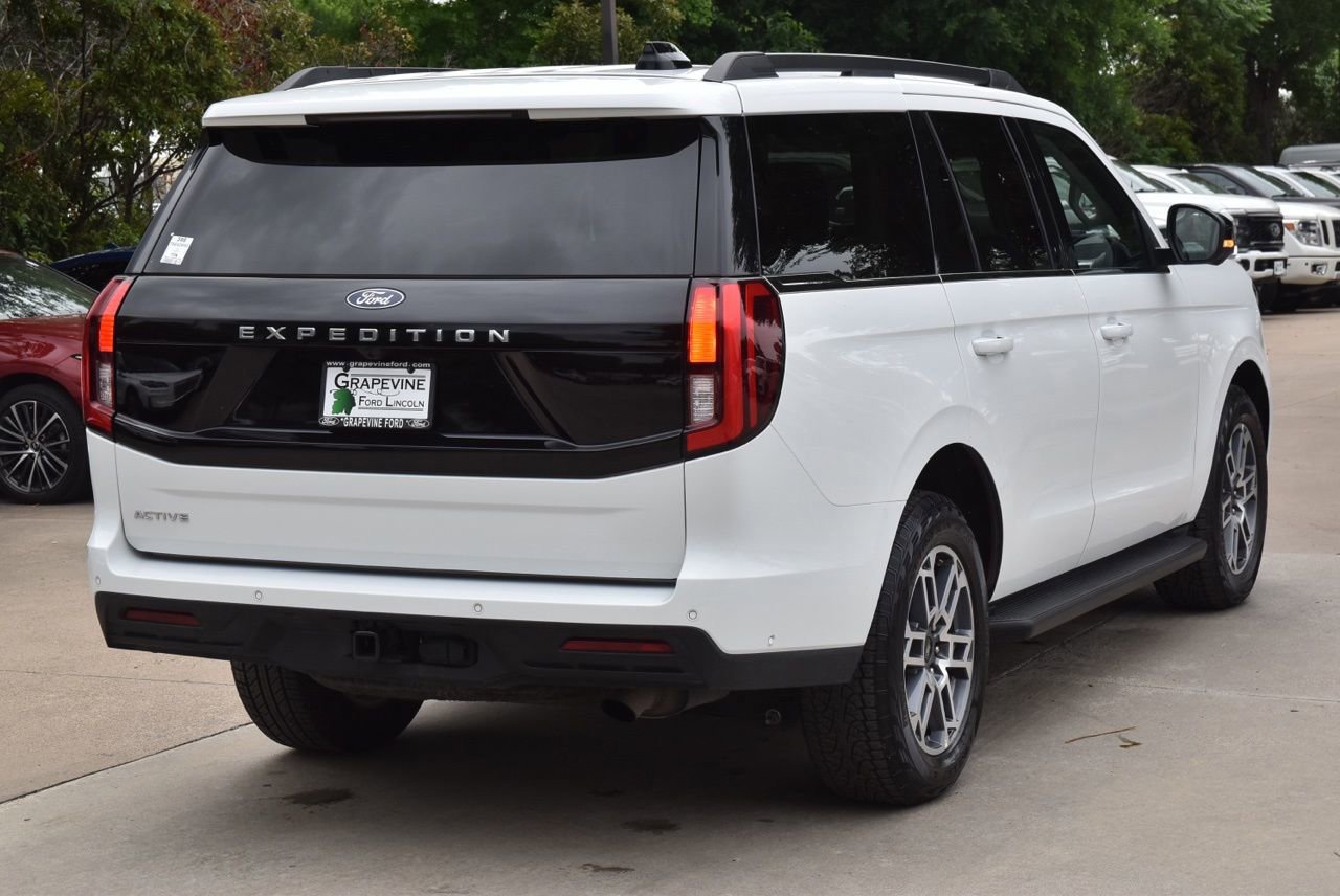 Certified 2025 Ford Expedition Active AWD/4WD image 9