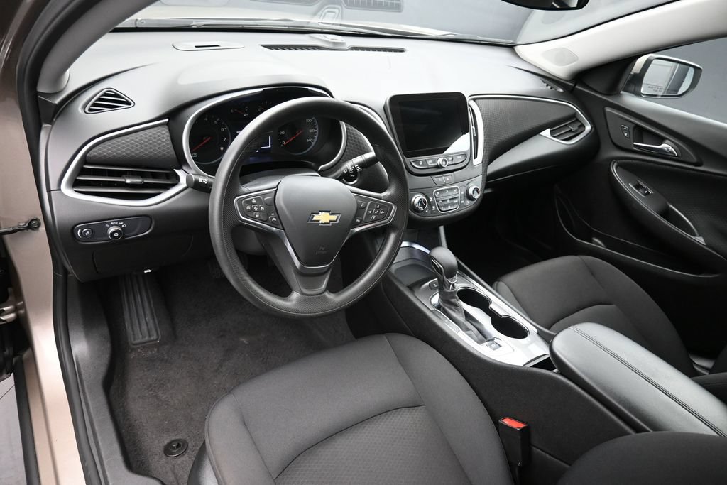 Used 2025 Chevrolet Malibu LT FWD image 13