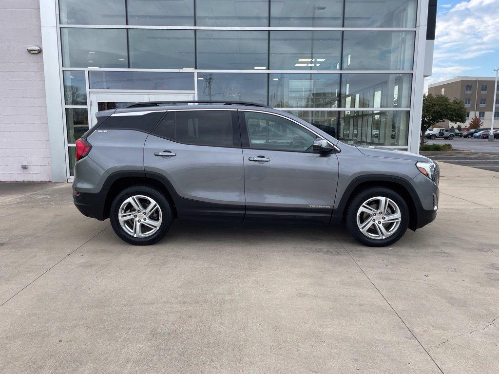 Used 2019 GMC Terrain SLE w/ Driver Convenience Package FWD image 4