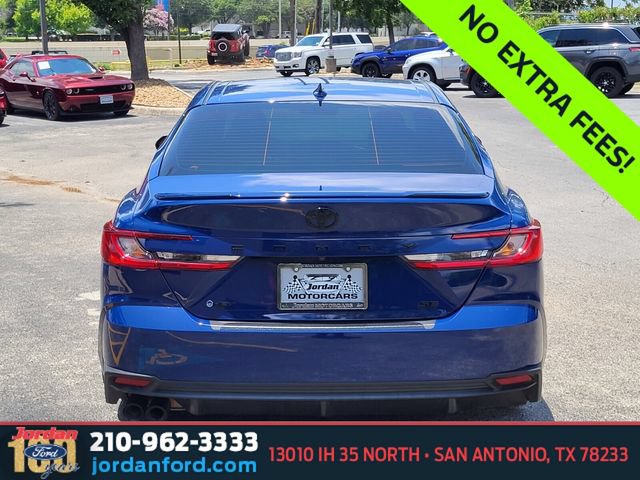 Used 2025 Toyota Camry SE w/ Convenience Package FWD image 4