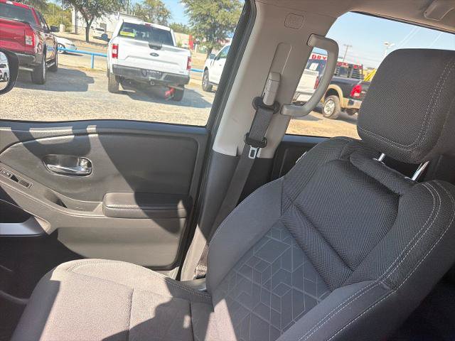 Used 2025 Nissan Frontier SV RWD image 19