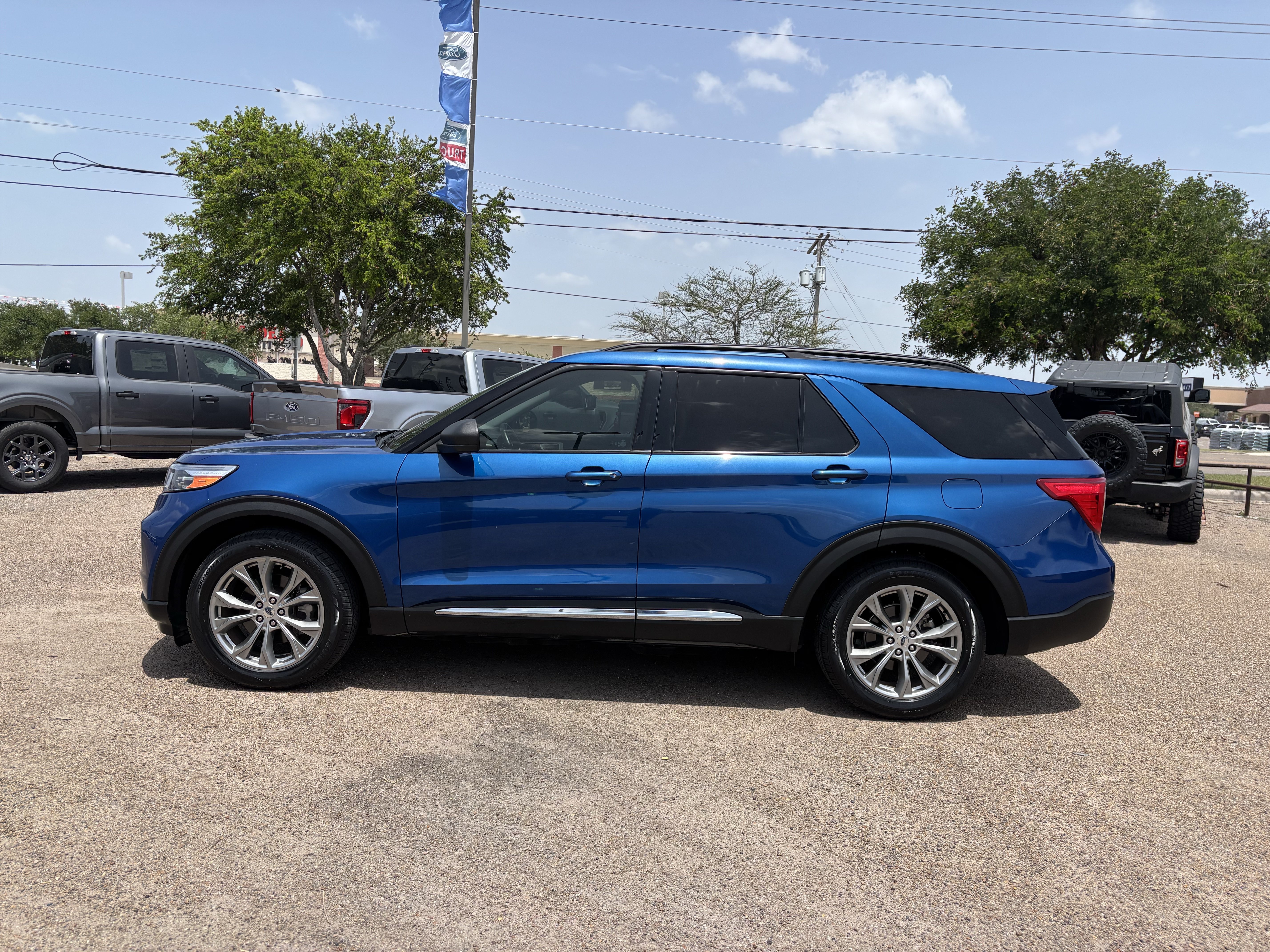 Certified 2022 Ford Explorer XLT w/ Equipment Group 202A RWD image 2