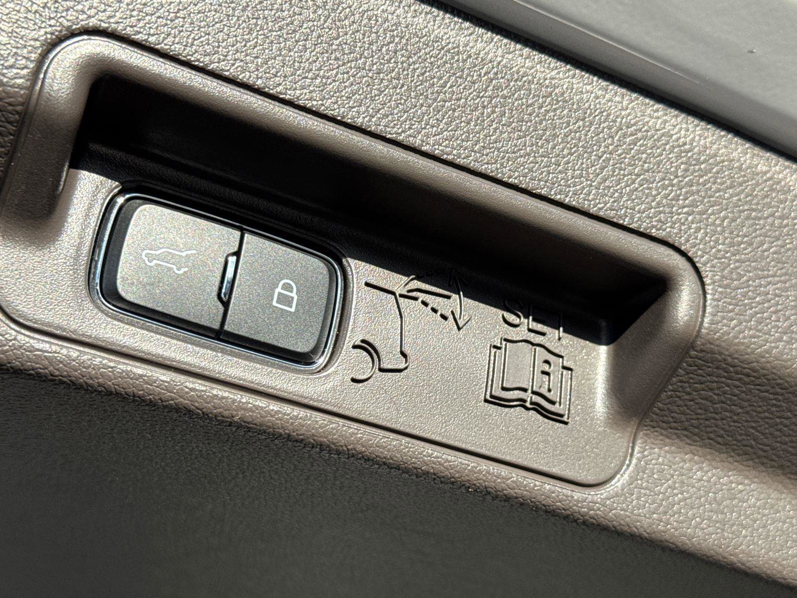 Certified 2022 Ford Explorer Platinum w/ Equipment Group 601A image 13