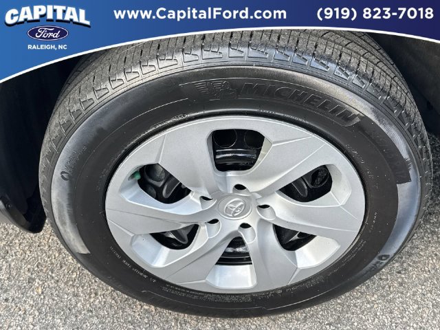 Used 2025 Toyota RAV4 LE AWD/4WD image 13