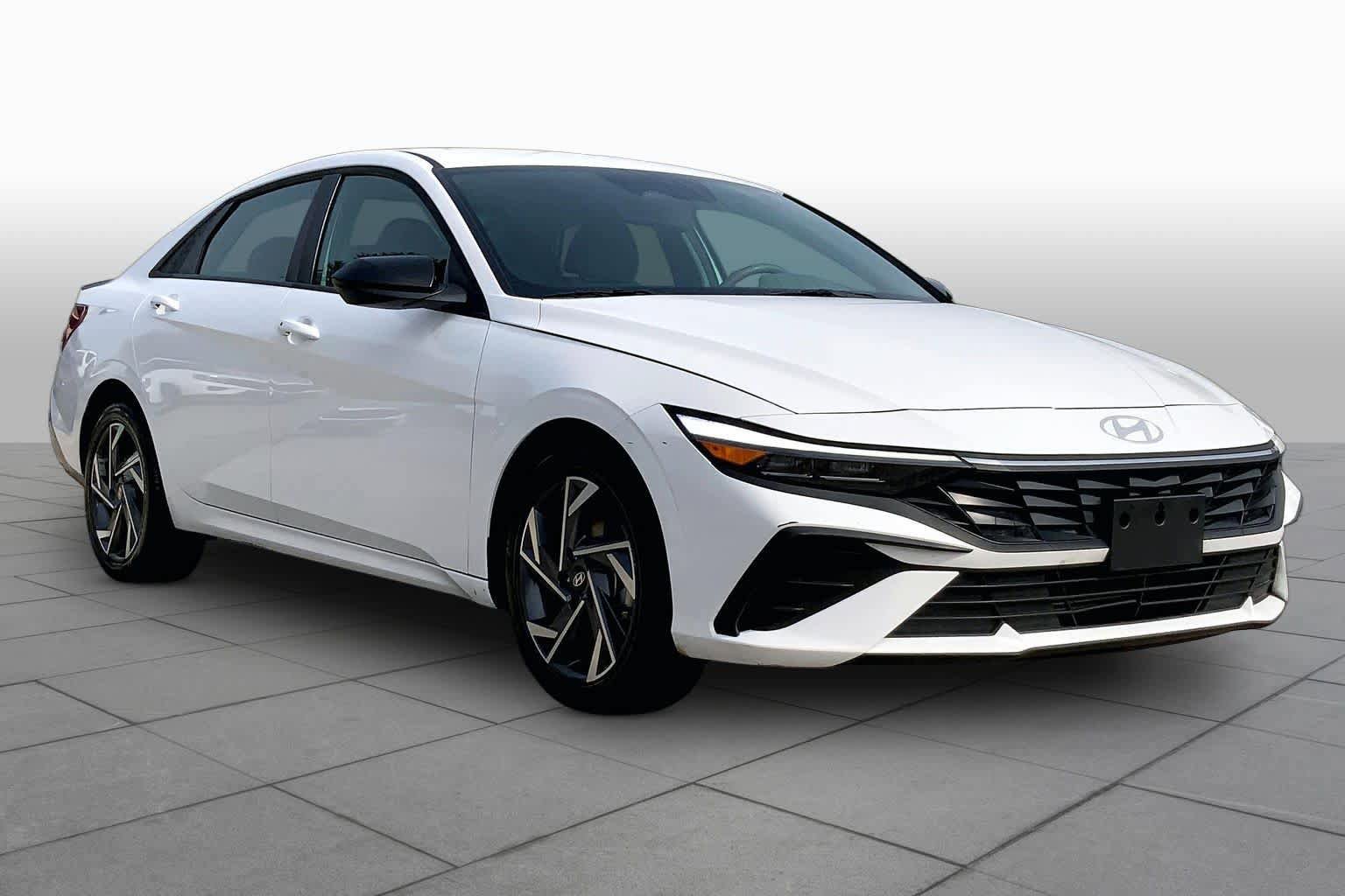 Used 2025 Hyundai Elantra Sport FWD image 3