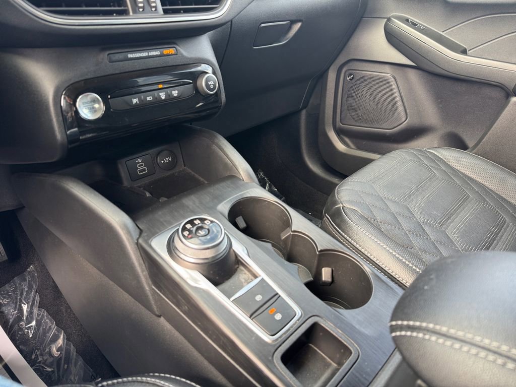Certified 2024 Ford Escape Platinum w/ Premium Technology Package image 36
