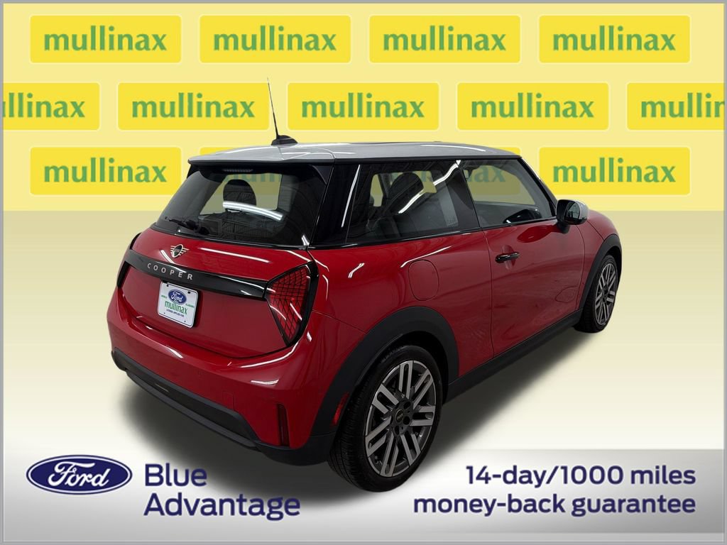 Used 2025 MINI Cooper 2-Door Hardtop FWD image 3