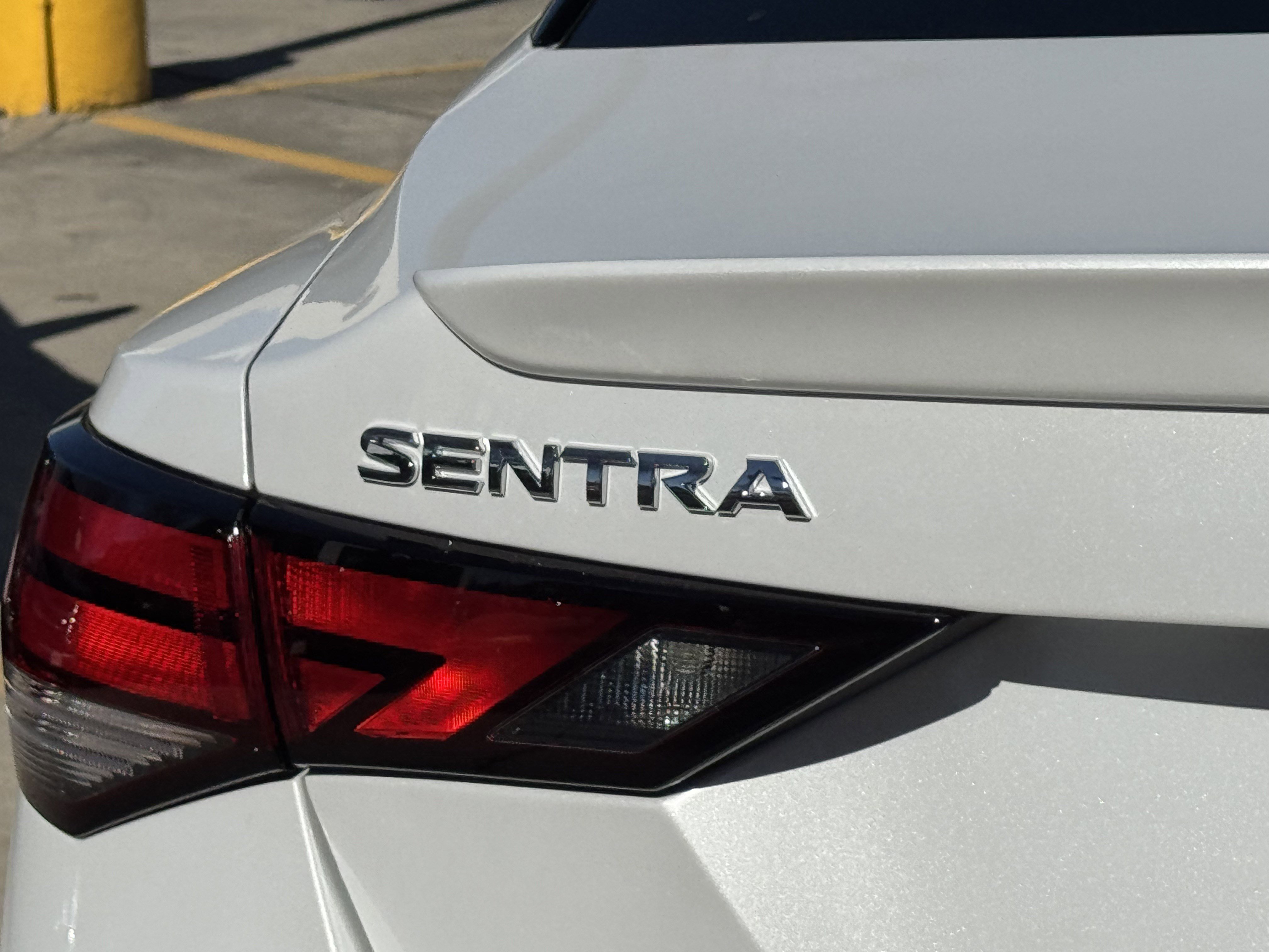 Used 2025 Nissan Sentra SR w/ SR Premium Package image 7