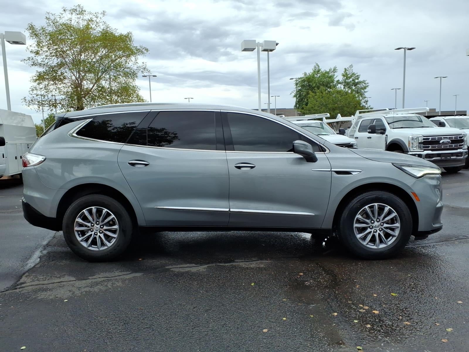 Used 2024 Buick Enclave Essence FWD image 3