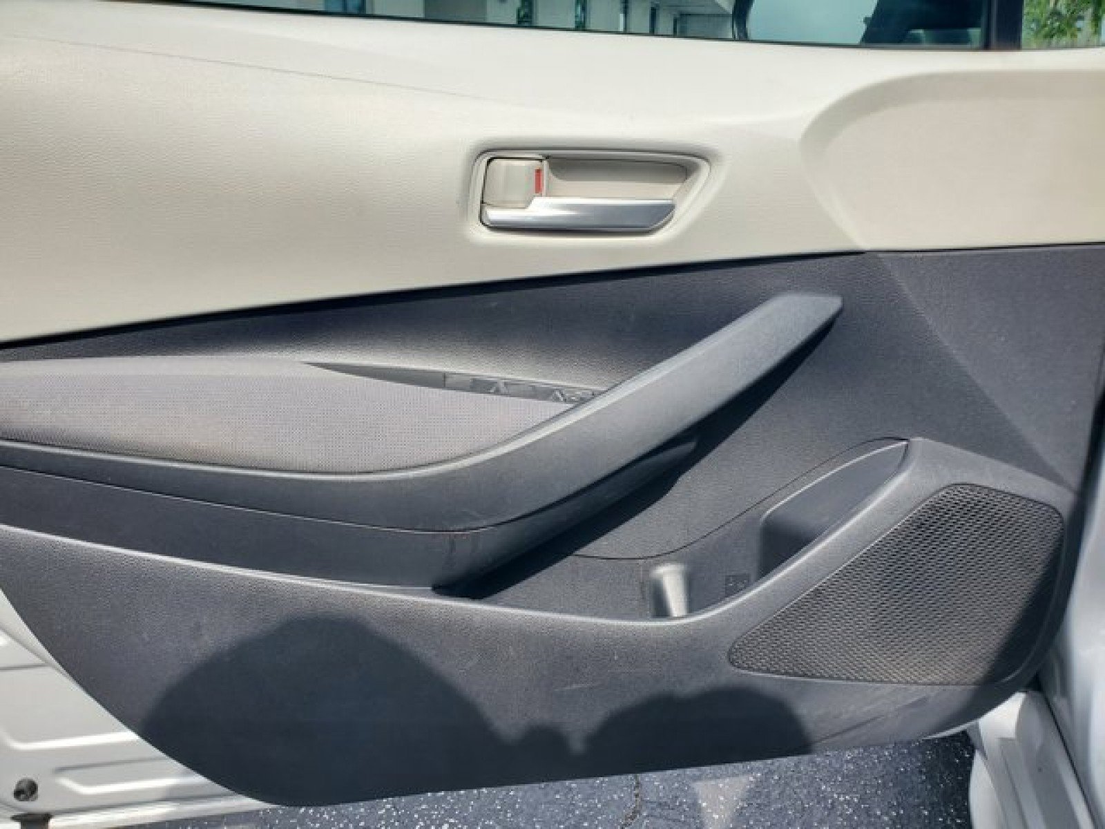 Used 2021 Toyota Corolla LE image 11