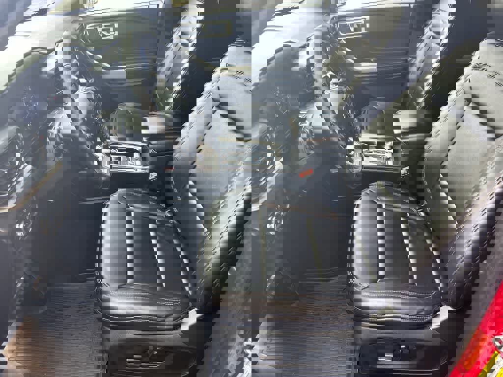 Certified 2022 Ford Explorer XLT w/ Equipment Group 202A image 8