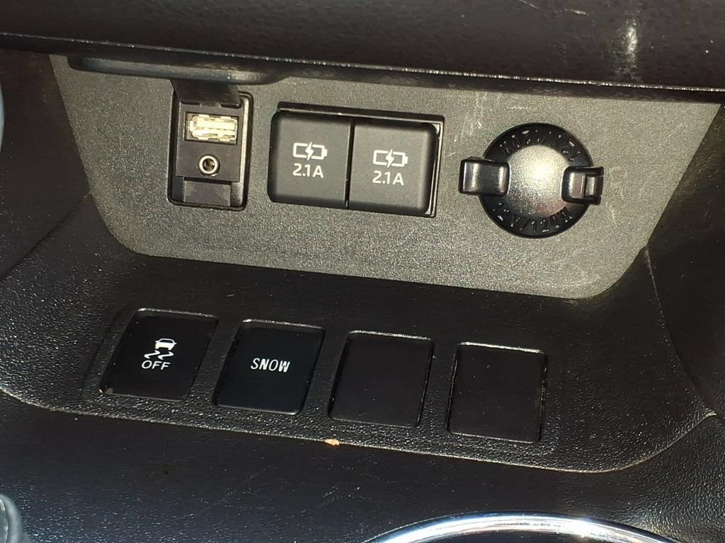 Used 2019 Toyota Highlander Limited FWD image 23