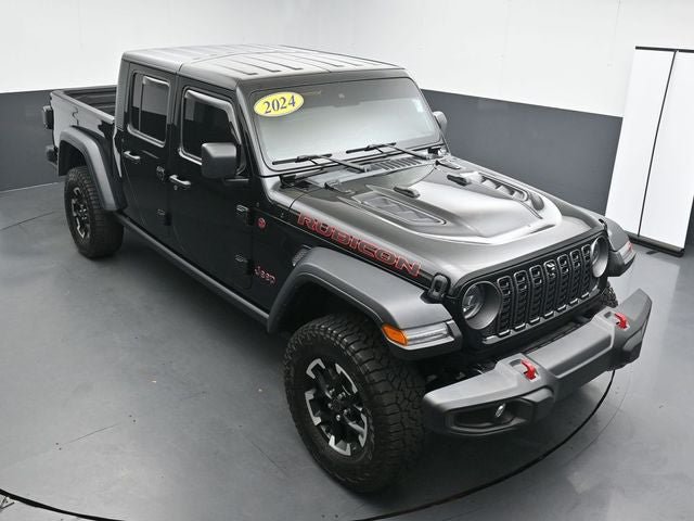 Used 2024 Jeep Gladiator Rubicon w/ Technology Group AWD/4WD image 18