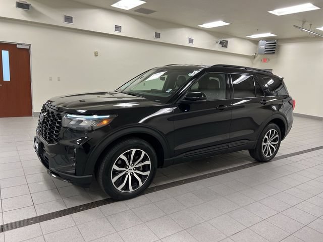 Certified 2025 Ford Explorer ST-Line AWD/4WD image 4