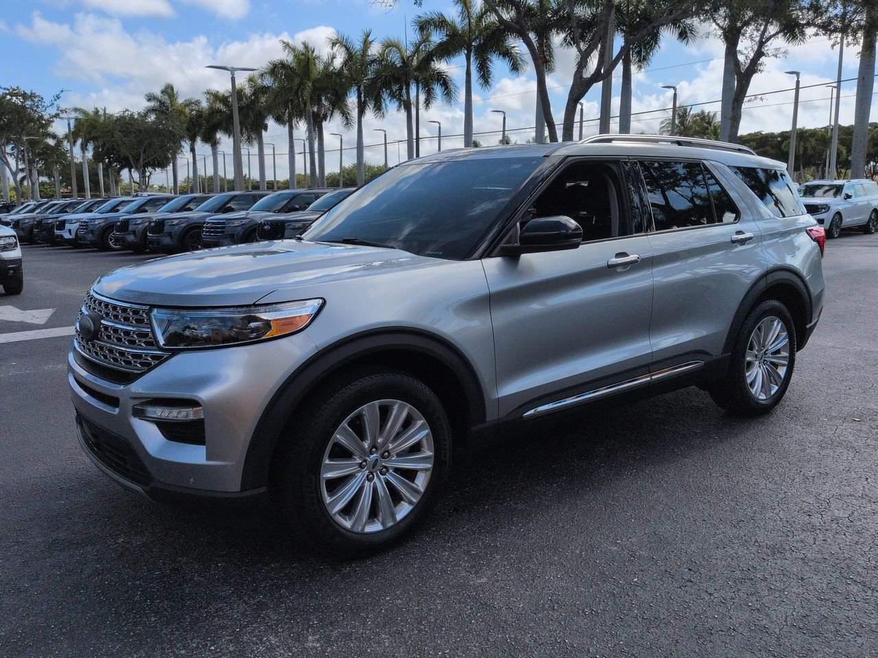 Certified 2024 Ford Explorer Limited w/ Equipment Group 301A AWD/4WD image 8