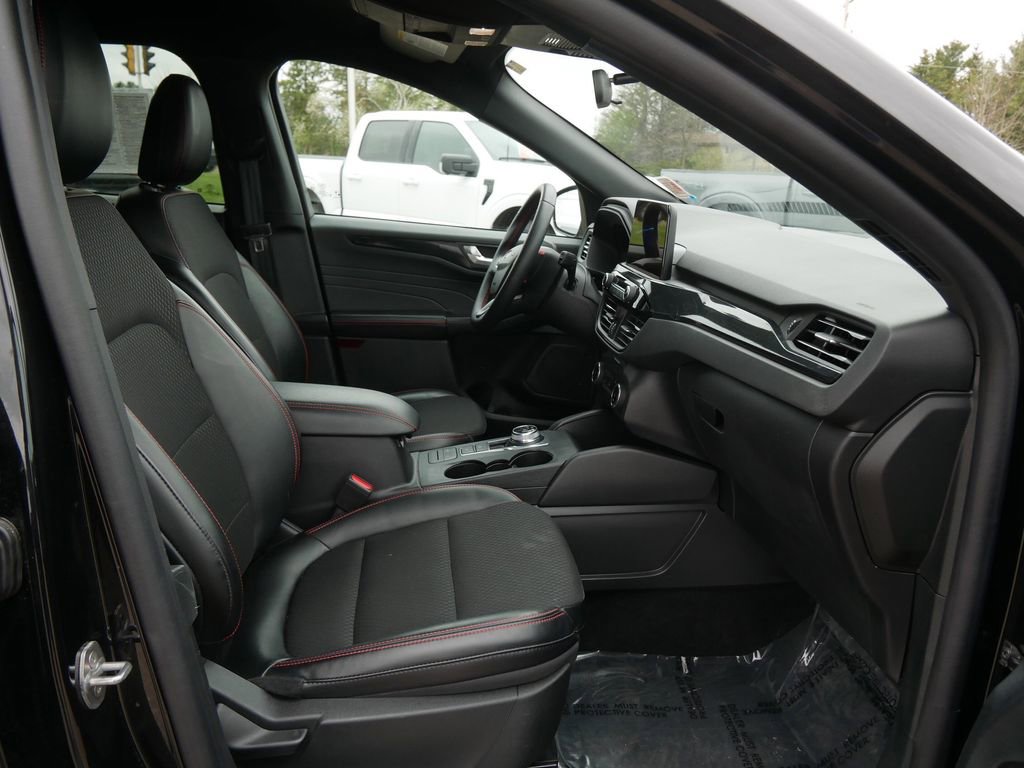 Certified 2025 Ford Escape ST-Line AWD/4WD image 14