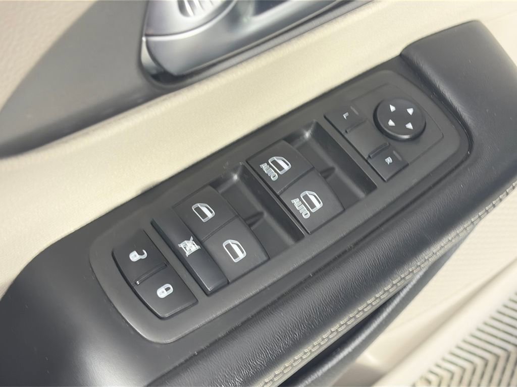 Used 2022 Chrysler Pacifica Touring-L FWD image 24
